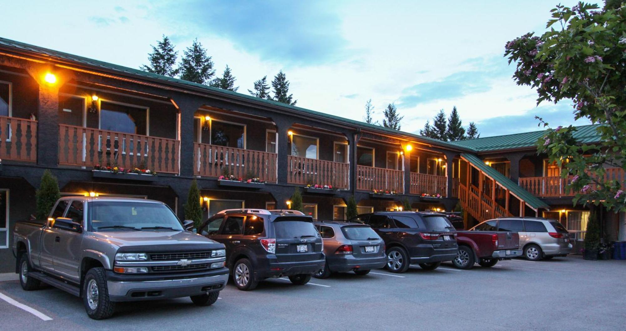 Crystal Springs Lodge Radium Hot Springs Exterior foto
