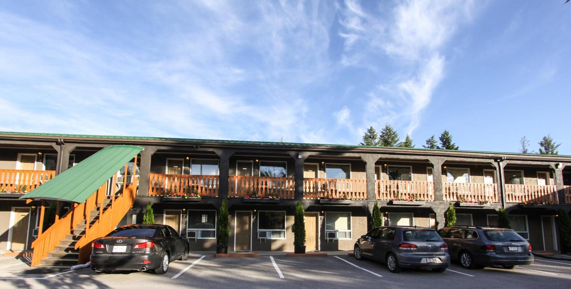Crystal Springs Lodge Radium Hot Springs Exterior foto