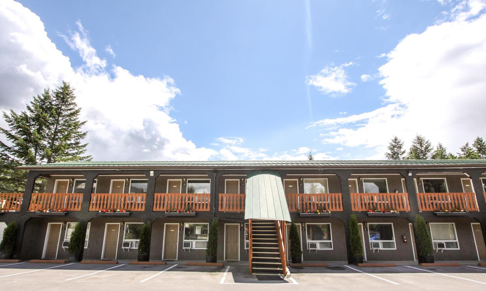 Crystal Springs Lodge Radium Hot Springs Exterior foto