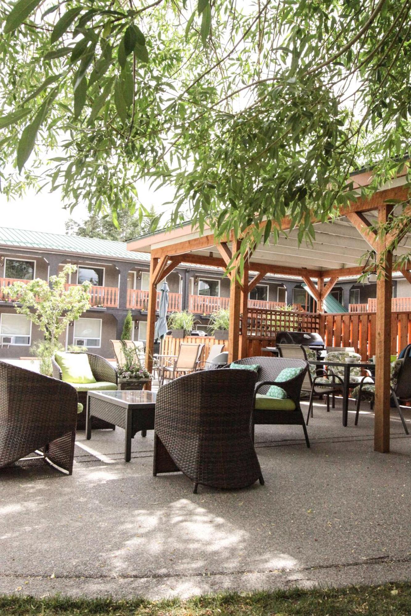 Crystal Springs Lodge Radium Hot Springs Exterior foto