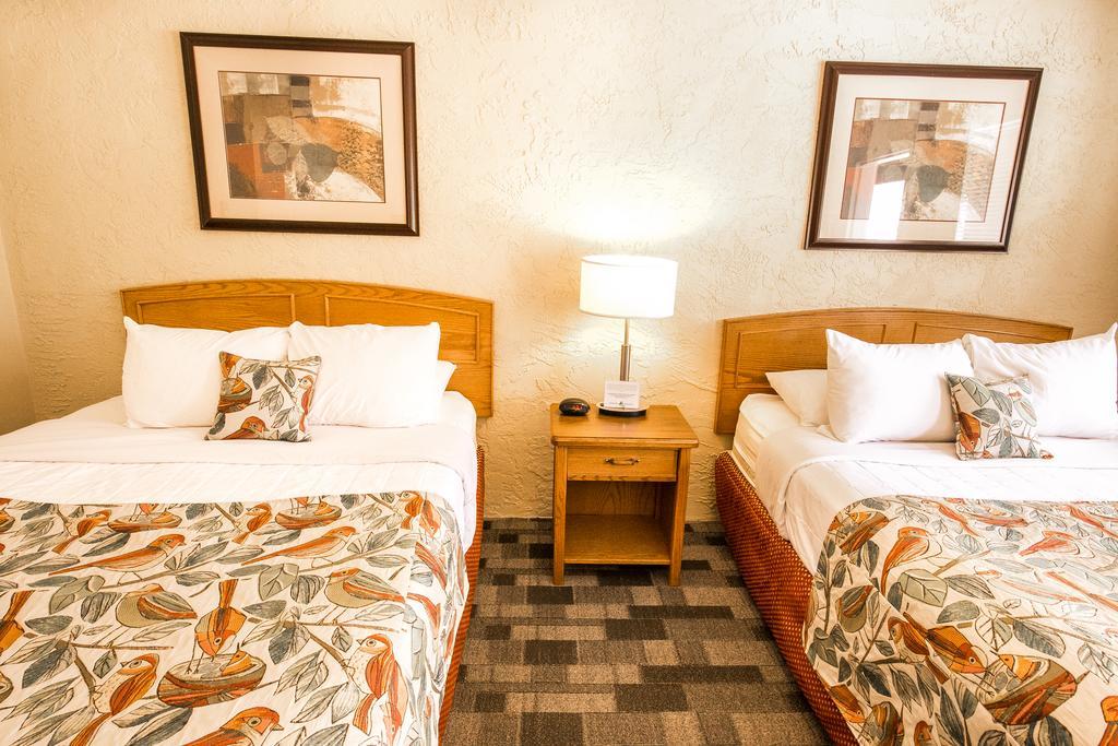 Crystal Springs Lodge Radium Hot Springs Exterior foto