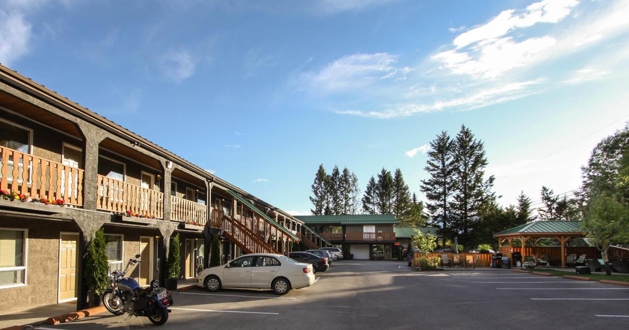 Crystal Springs Lodge Radium Hot Springs Exterior foto