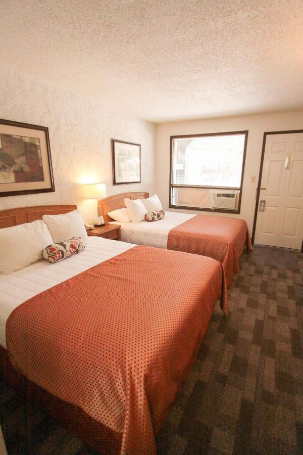 Crystal Springs Lodge Radium Hot Springs Zimmer foto